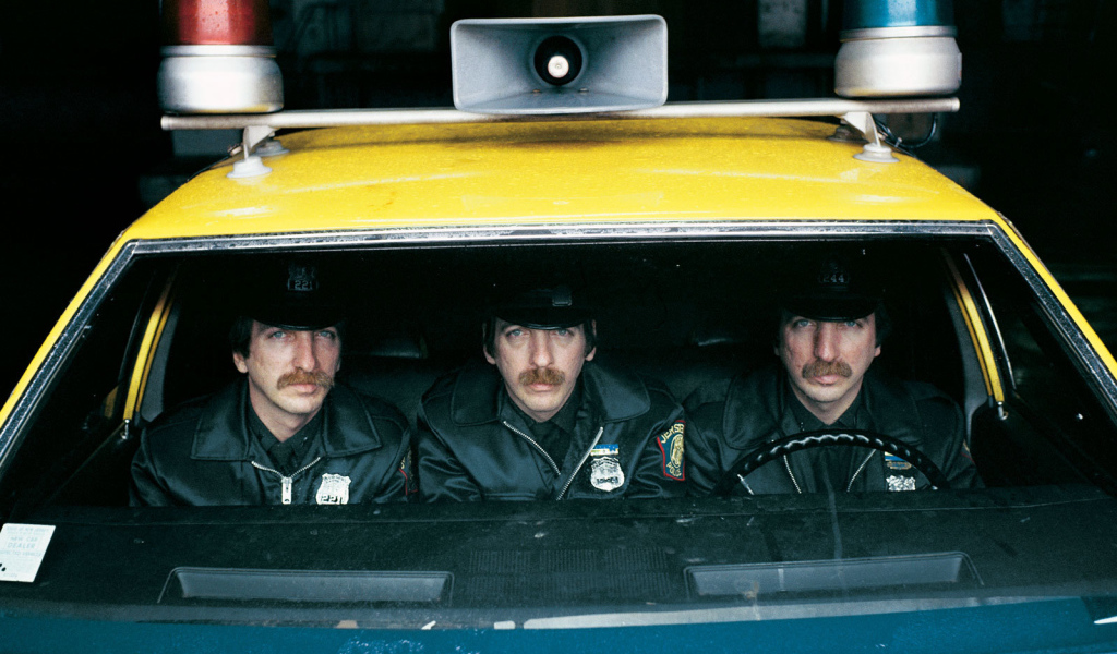 Три одинаковых полицейских