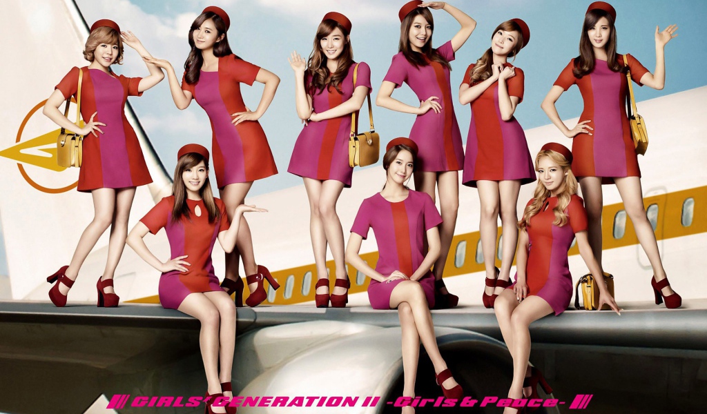 Певицы из Girls’ Generation в форме стюардесс