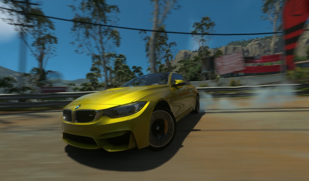 Желтый БМВ в игре Driveclub