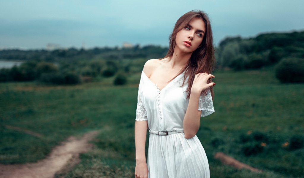 Девушка в белом платье, фотограф Георгий Чернядьев