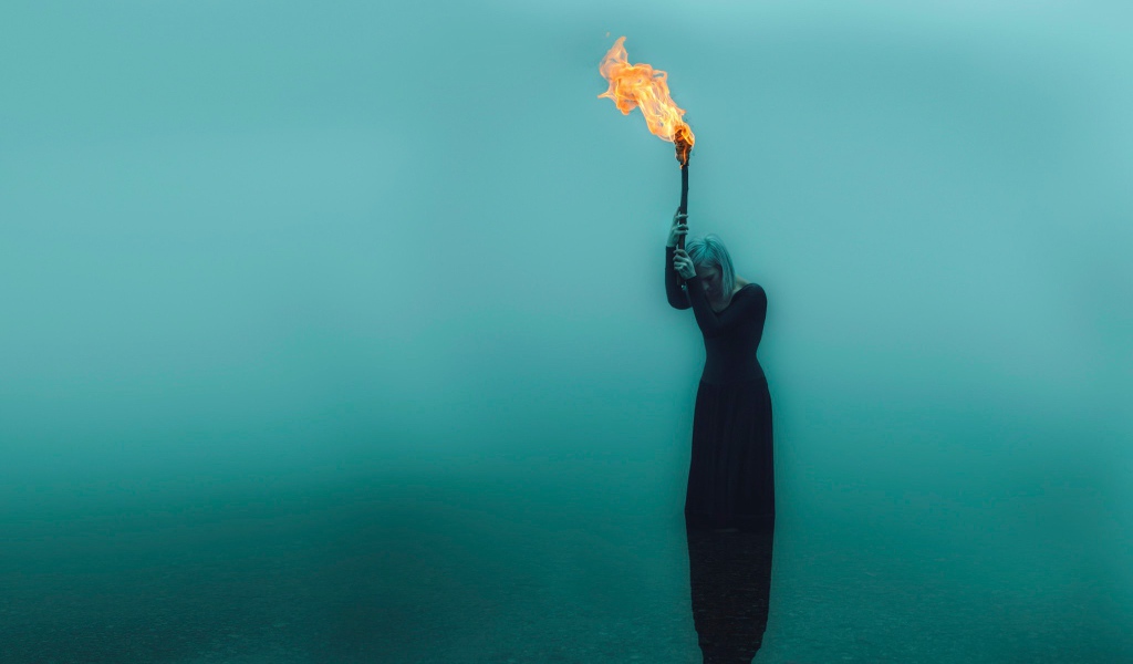 Женщина с факелом