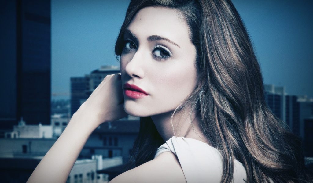 Девушка актриса Эмми Россам