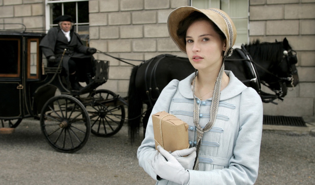 Актриса Фелисити Джонс в старинной одежде