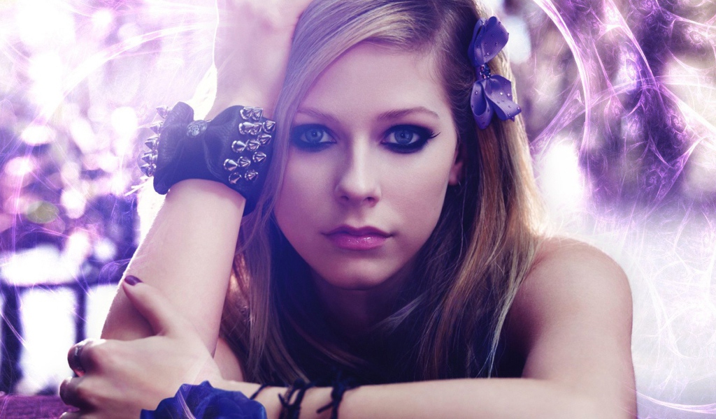 Аврил Лавин в фиолетовых тонах