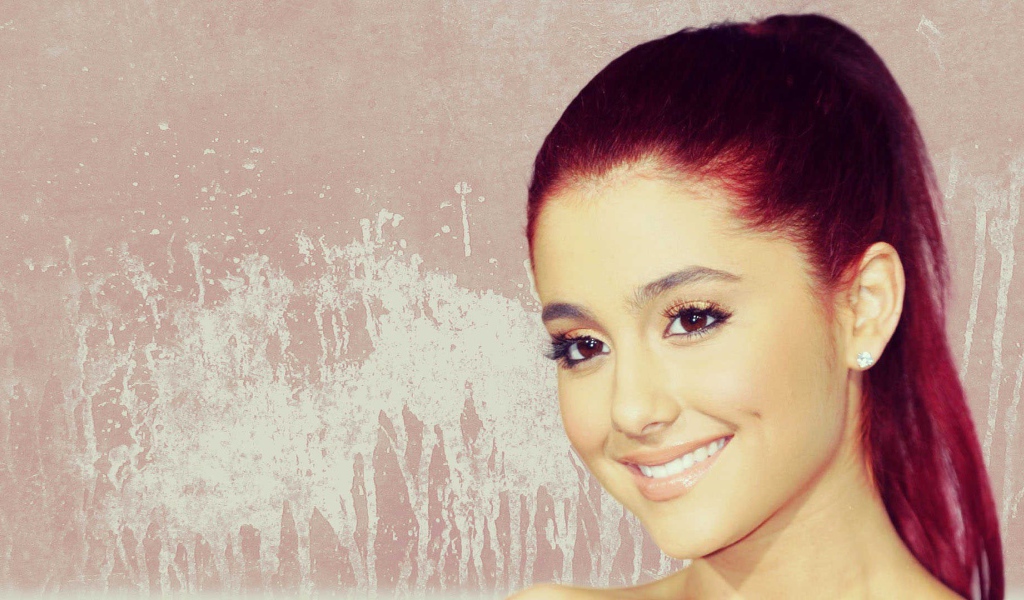 Красивая девушка Ариана Гранде