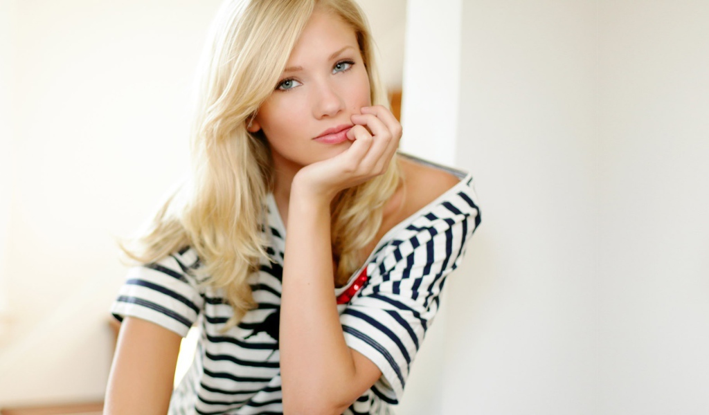 Модель блондинка Берит Баркланд