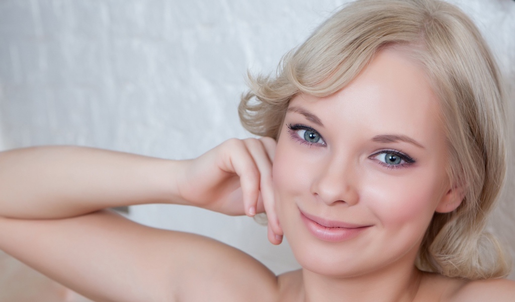 Блондинка модель Feeona A