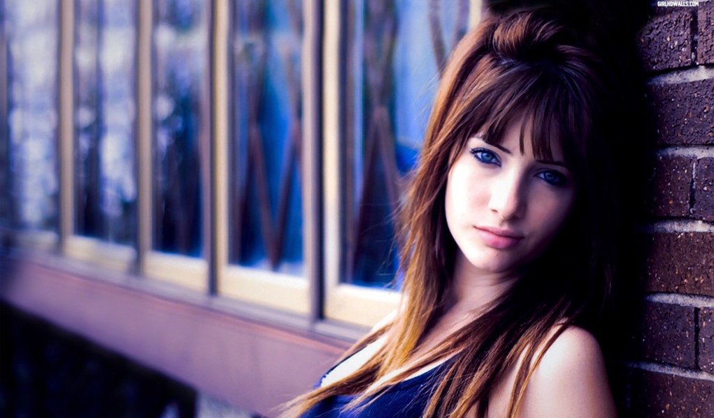 Голубоглазая шатенка Сьюзен Коффи