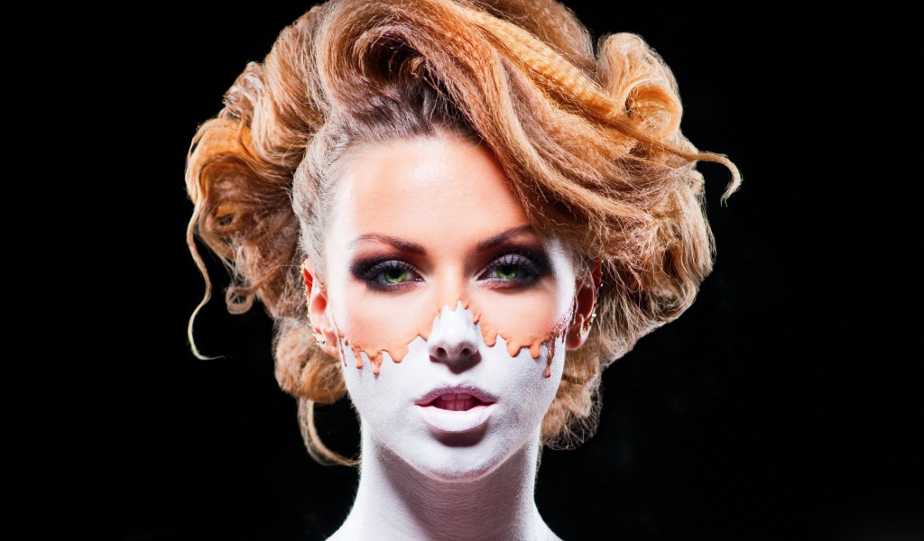 Фантастический макияж у девушки