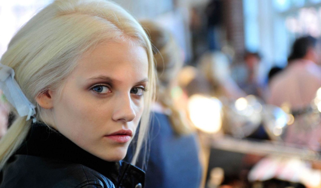 Блондинка модель Гинта Лупина