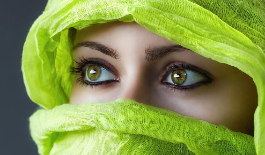 Девушка в зеленой парандже