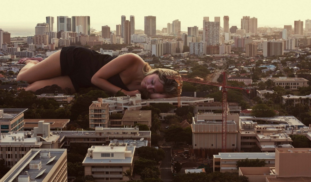 Девушка лежит на улице города, фотомонтаж