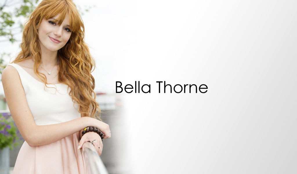 Рыжая девушка Белла Торн