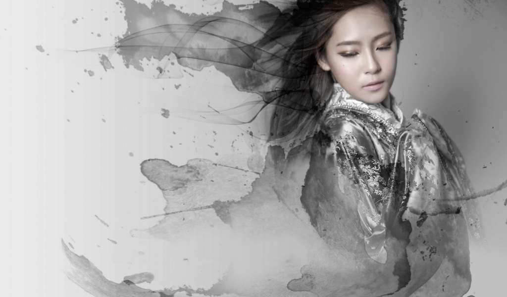 Азиатская модель в серых красках