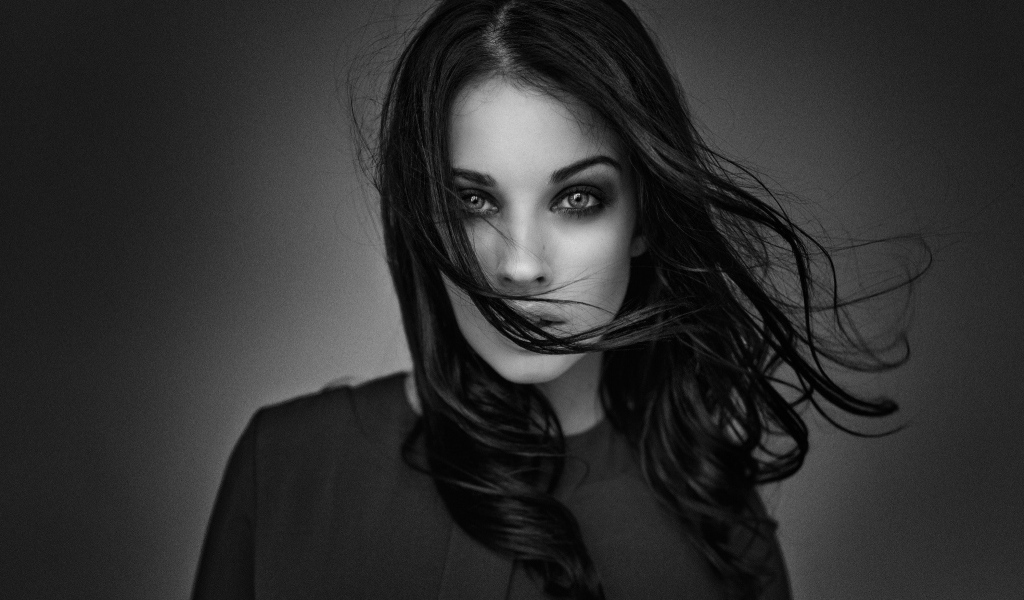 Черно белое фото модели Аллы Бергер