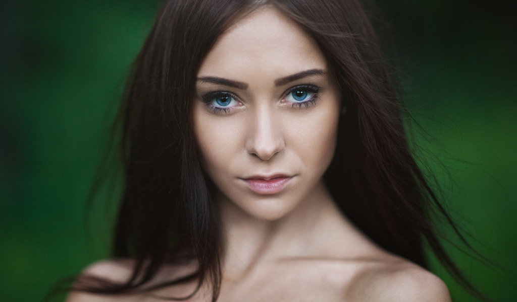 Голубоглазая модель Victoria Unknown