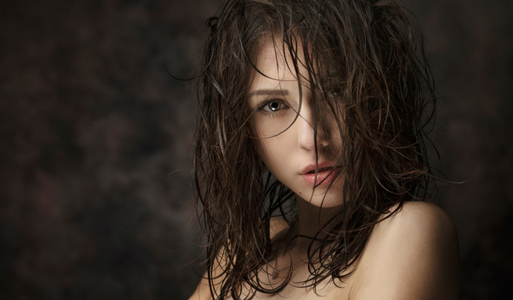 Девушка с мокрыми волосами Екатерина Тимохина