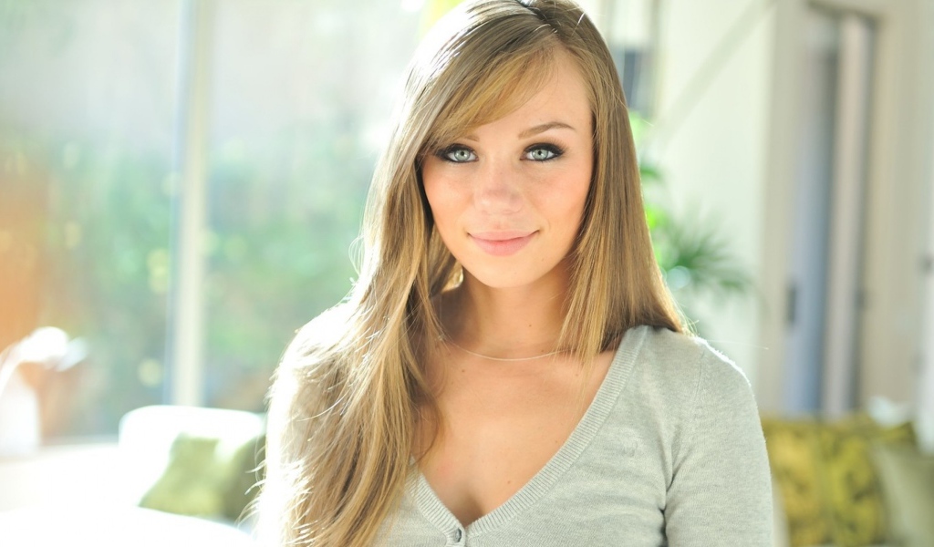 Сероглазая модель Капри Андерсон