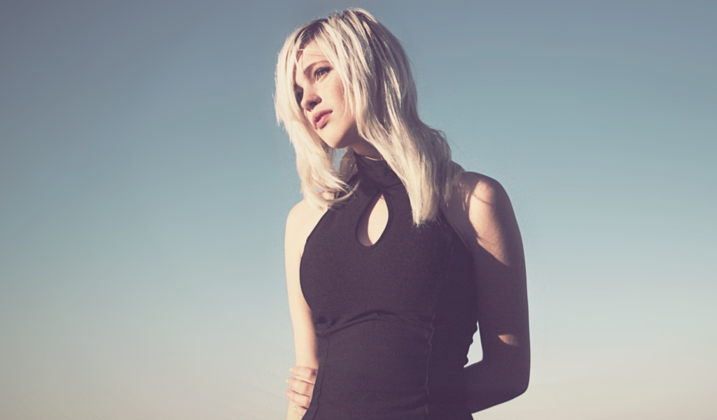 Модель блондинка Devon Jade