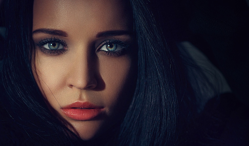 Модель брюнетка Ангелина Петрова