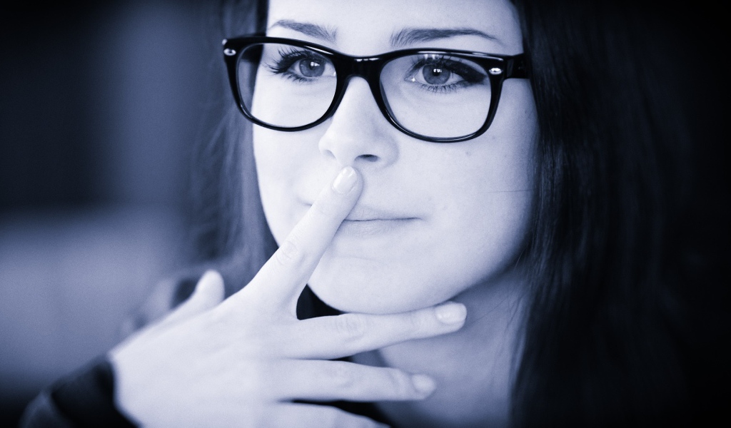 Девушка в очках Лена Майер-Ландрут