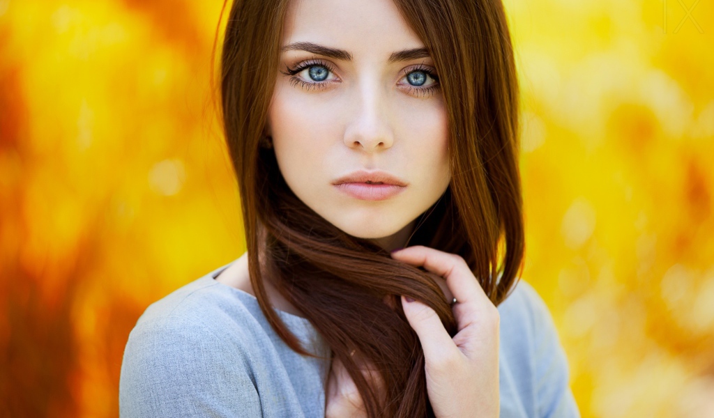 Девушка на желтом фоне, фото Анна Неврева