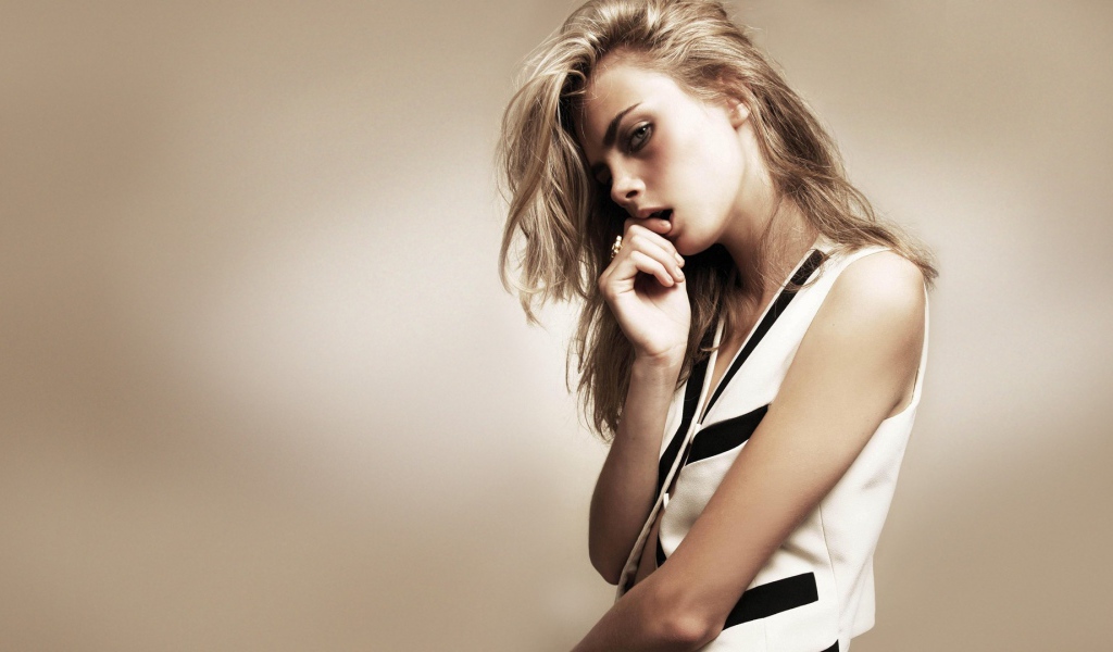 Топ модель Кара Делевинь