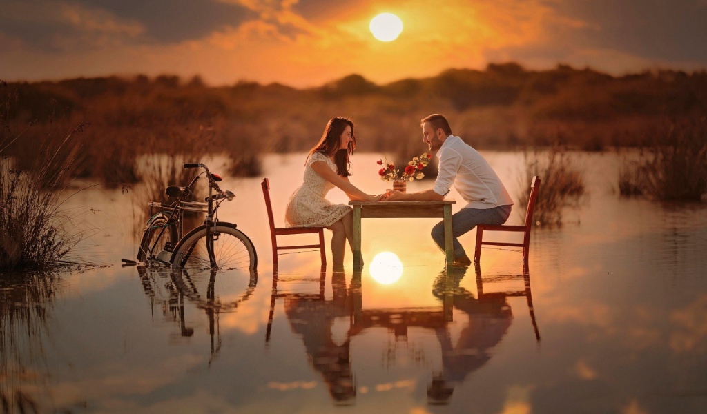 Романтический ужин на затопленном поле