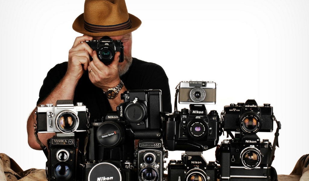 Фотограф с фотоаппаратами Никон