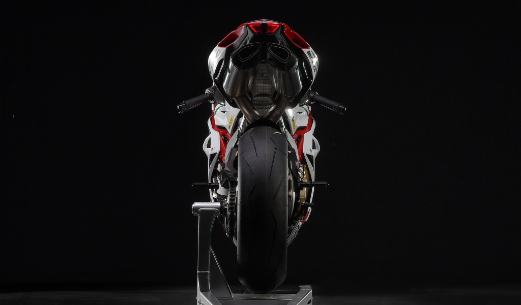 Вид сзади на мотоцикл MV Agusta F4 RC