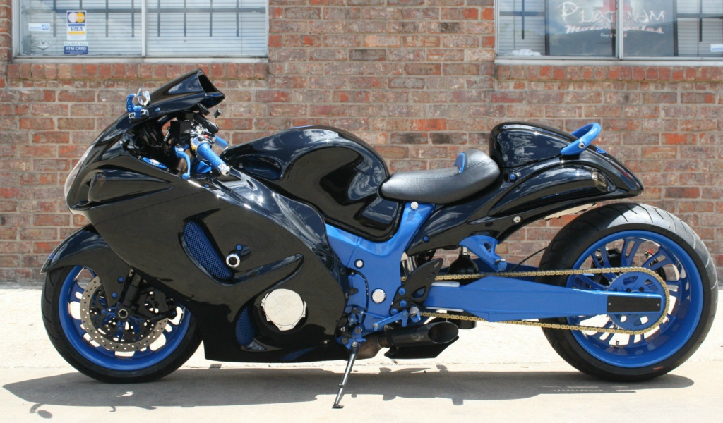 Синий спортивный Suzuki Hayabusa