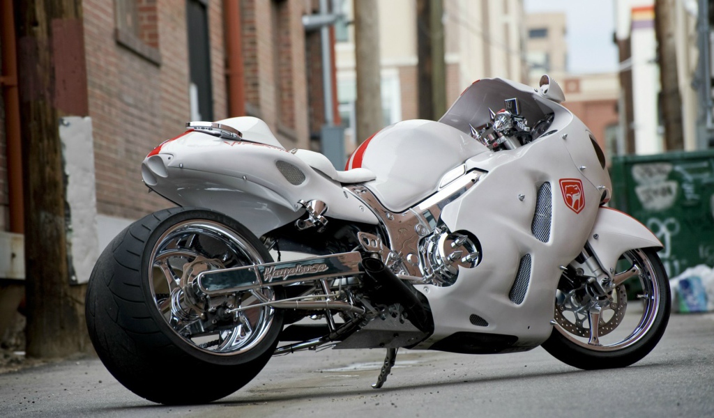 Белый мотоцикл Suzuki GSX1300R Hayabusa