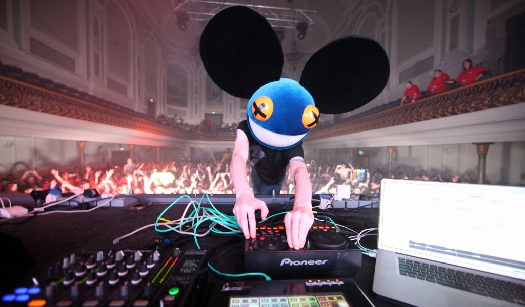 DJ in the hat Mickey Mouse