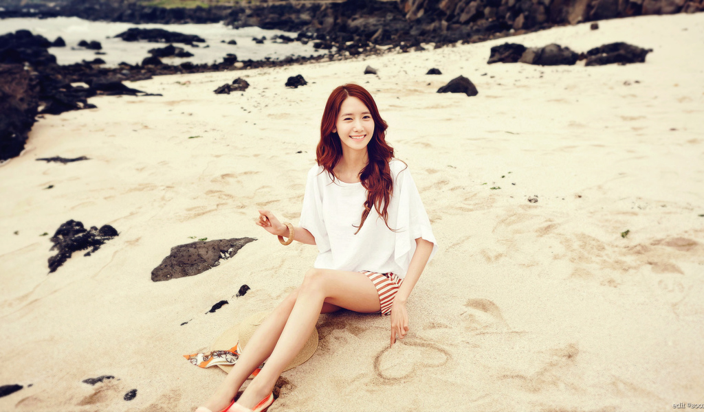 Солистка Girls’ Generation Юонна на пляже