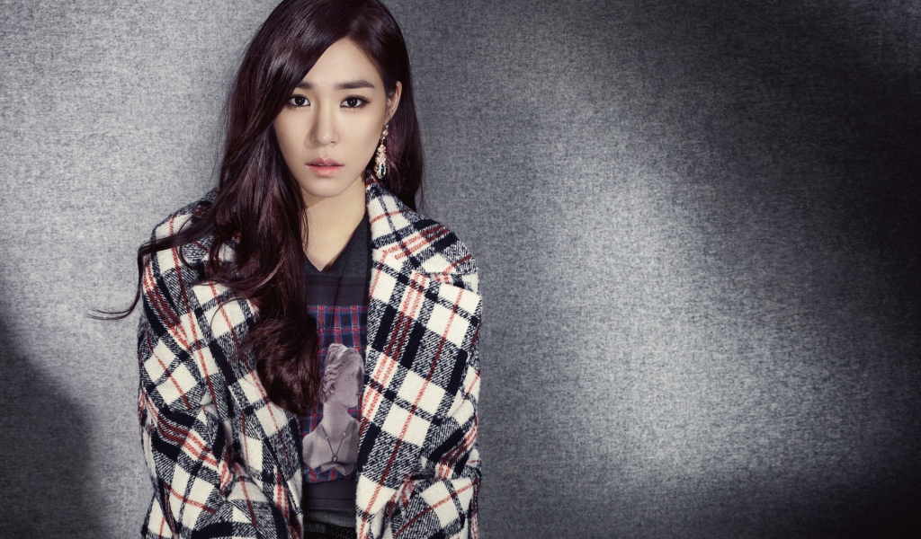 Тиффани Хванг на сером фоне, группа Girls’ Generation