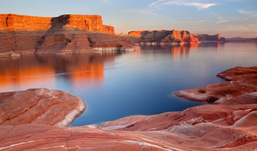 Каньон затоплен водой