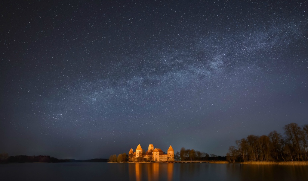 Замок под млечным путем