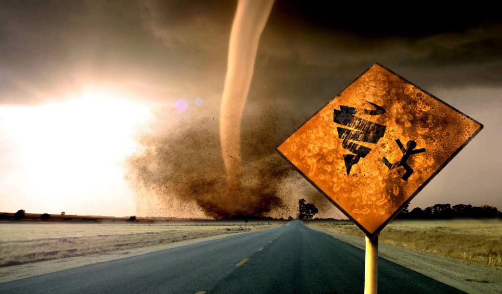 Осторожно приближается торнадо