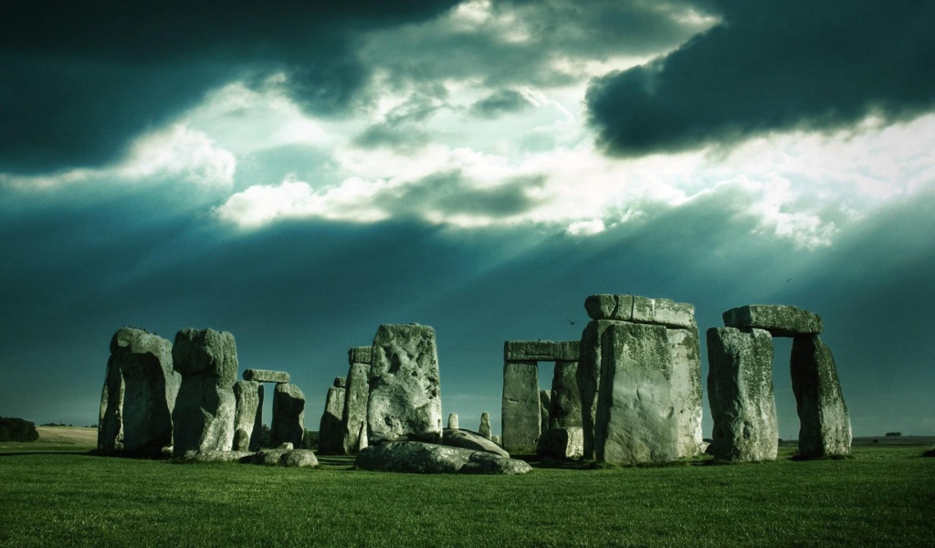 Облака над Стоунхенджем