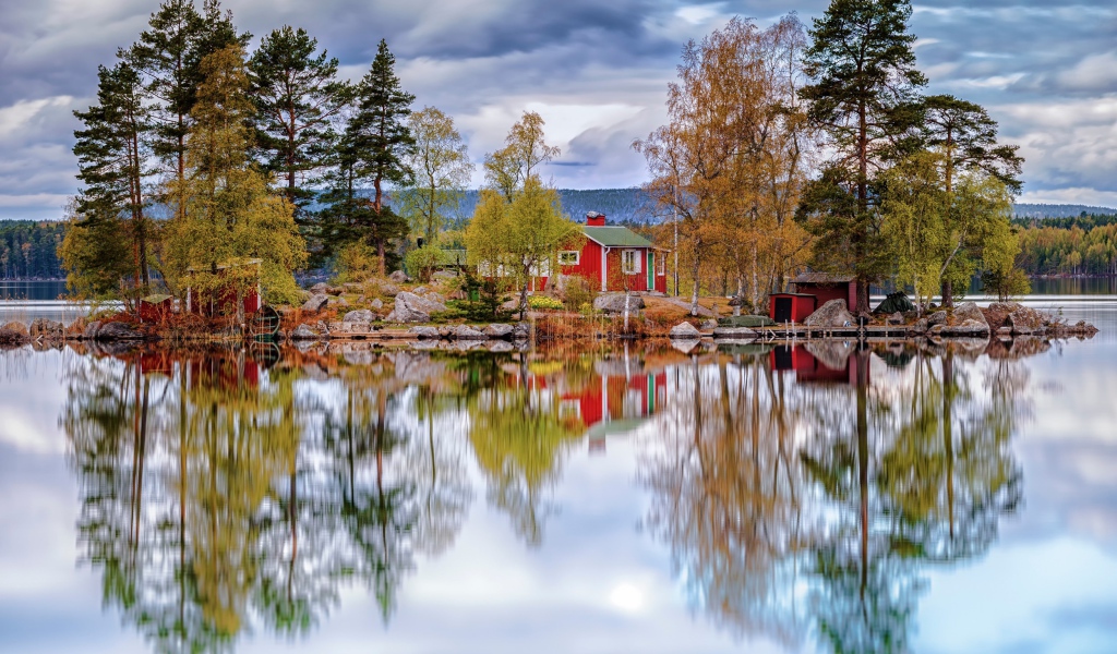 Жизнь на острове посреди озера