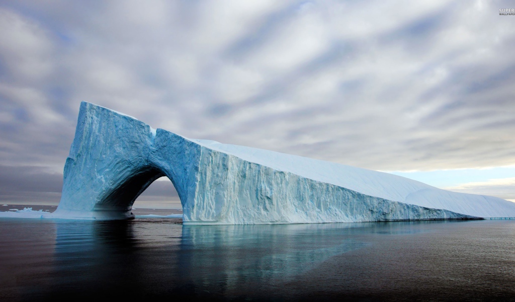 Аккуратный тоннель в леднике