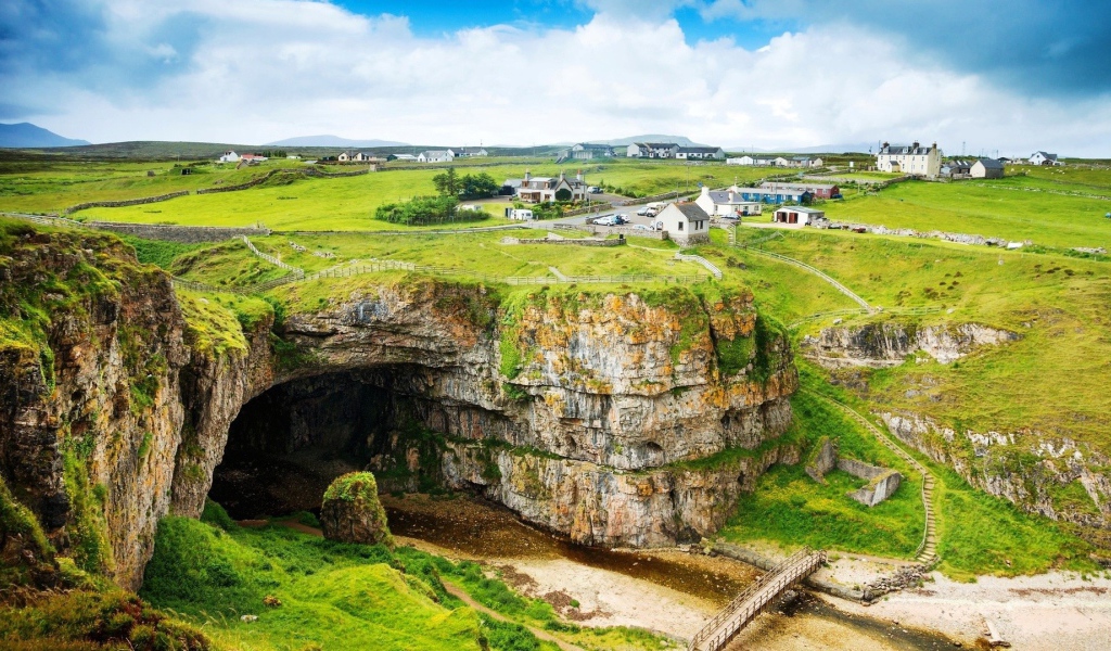 Каменная пещера на окраине села