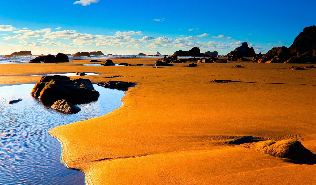 Оранжевый песок