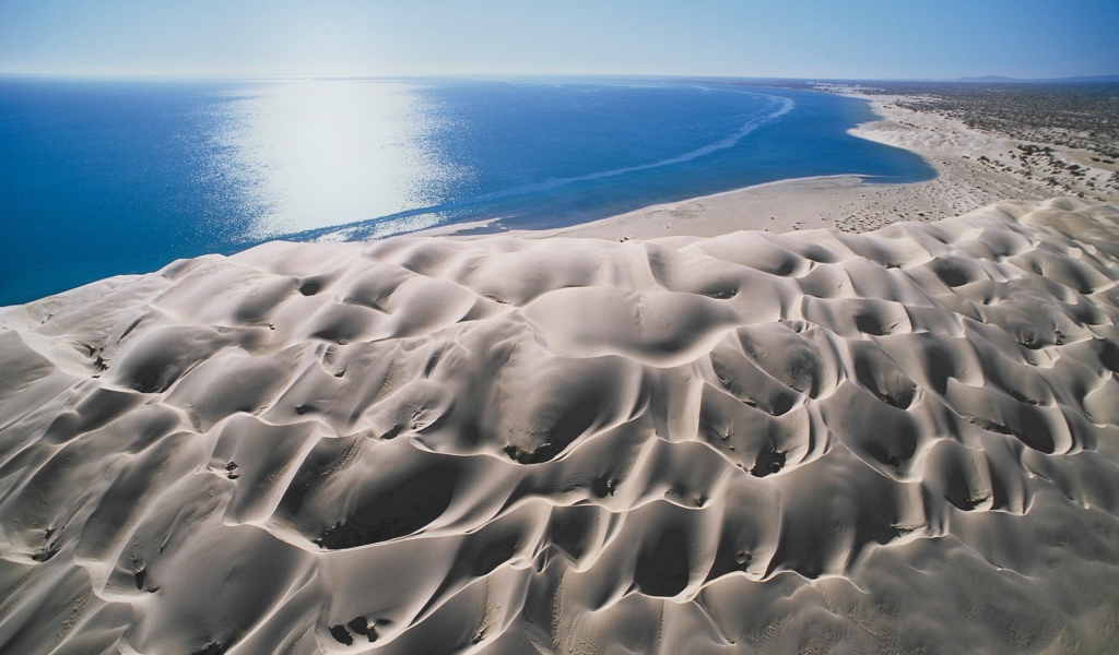 Необычные образования из белого песка