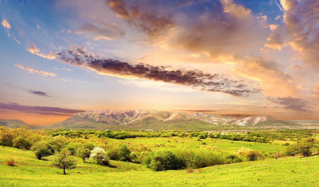 Фантастические облака над плоскогорьем