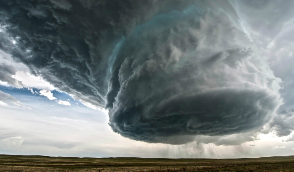 Пугающее грозовое облако