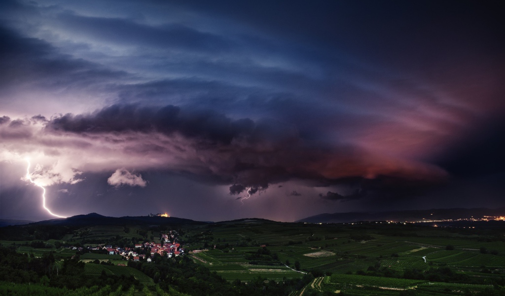 Фиолетовое облако супер шторма