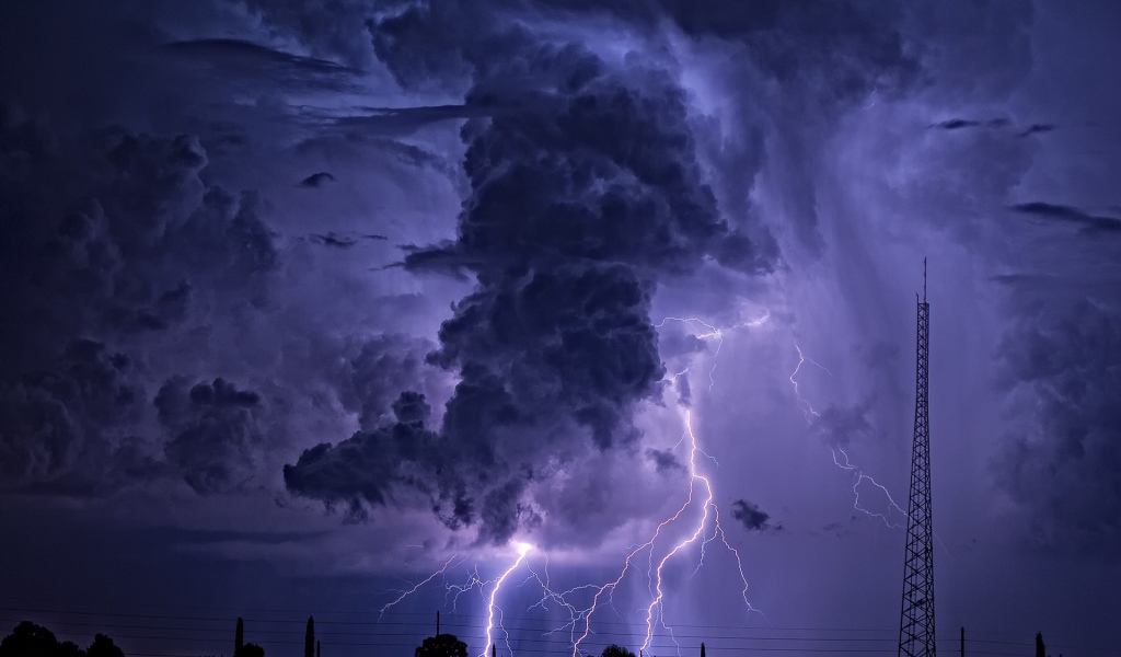 Необычная сильная гроза