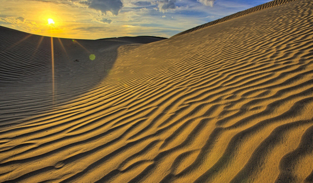 Бескрайние песчаные барханы
