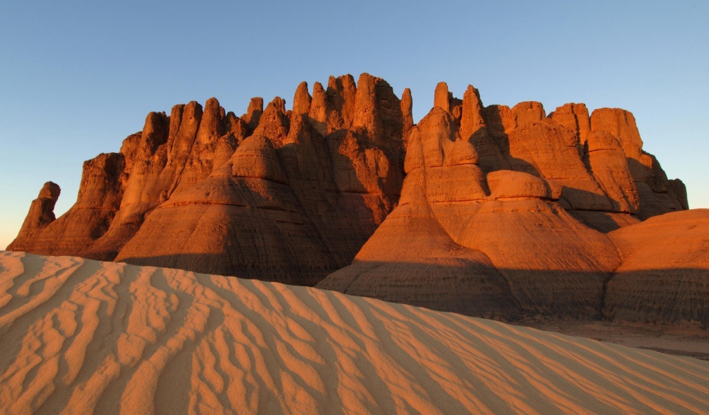 Скальные образования в пустыне
